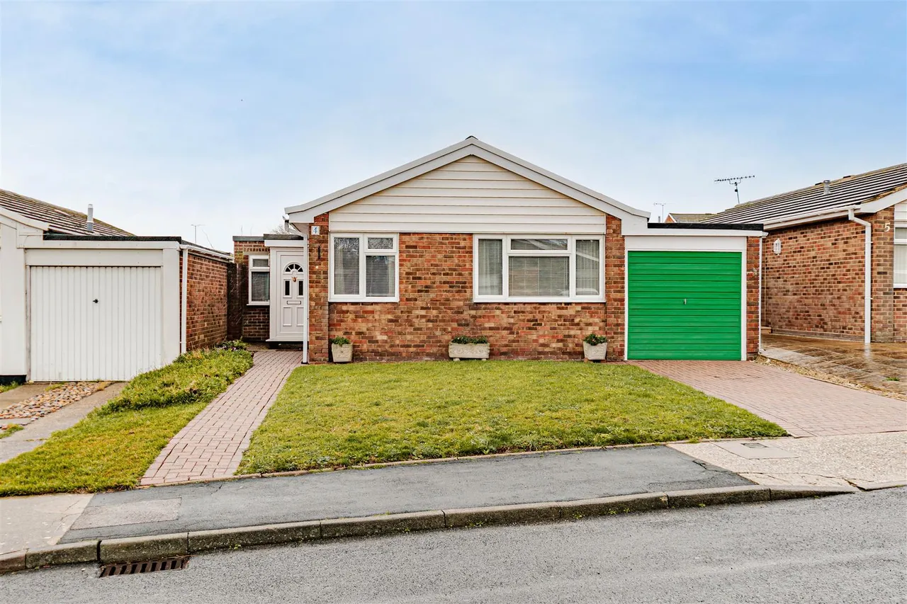 Ashurst Gardens, Margate, Kent, CT9 3HW, photo 21