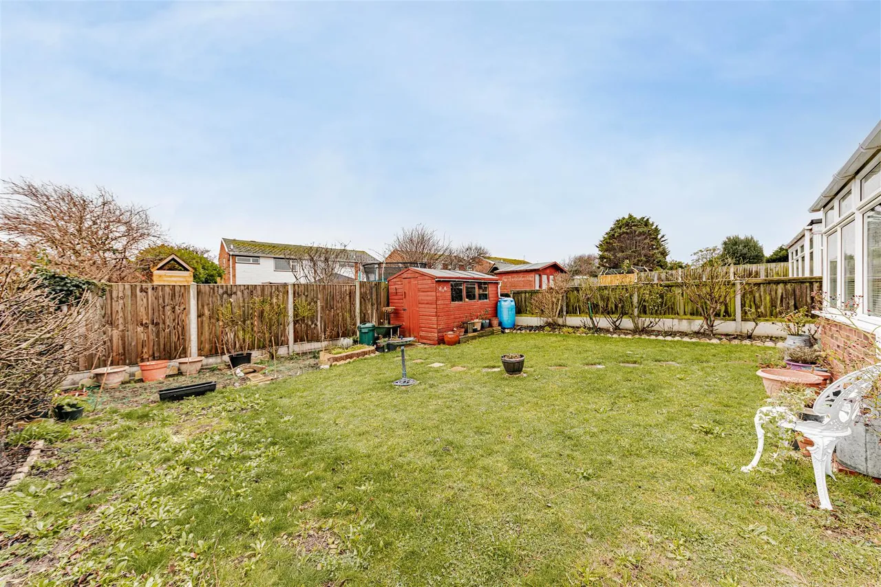 Ashurst Gardens, Margate, Kent, CT9 3HW, photo 18