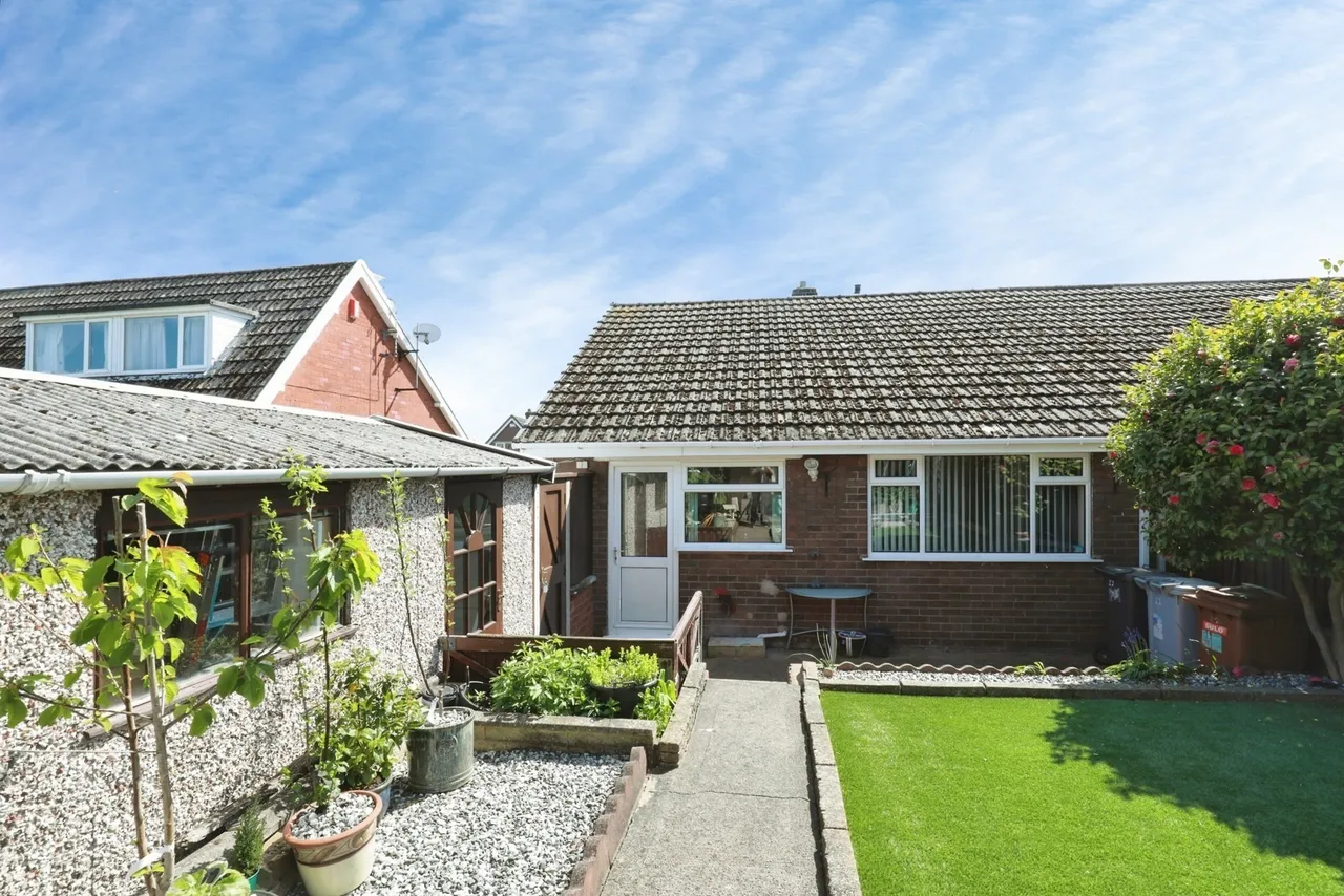 Earls Road, Shavington, Crewe, Cheshire, CW2, photo 4