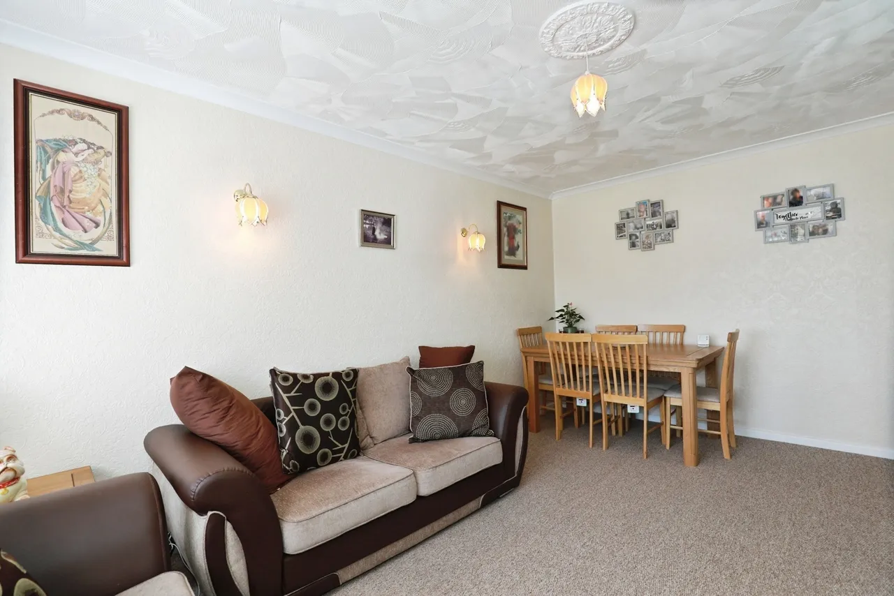 Earls Road, Shavington, Crewe, Cheshire, CW2, photo 5