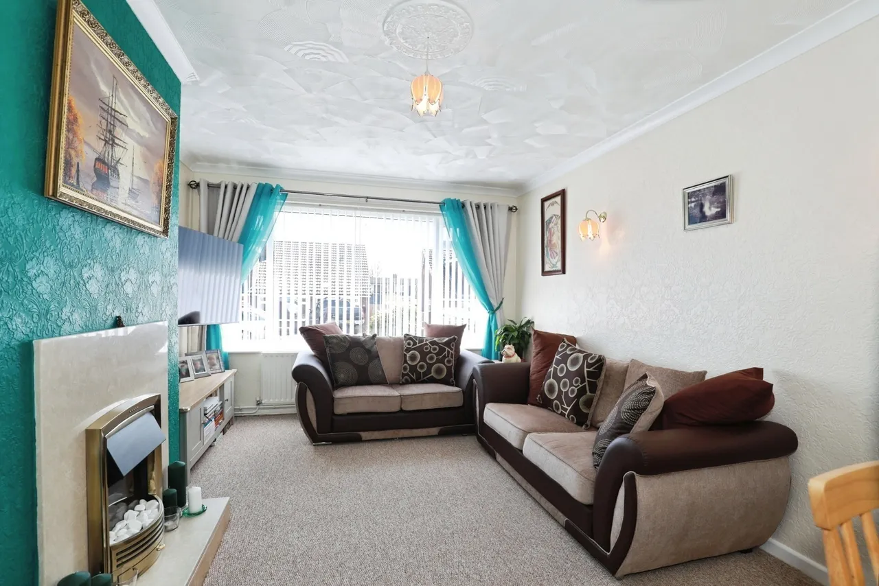 Earls Road, Shavington, Crewe, Cheshire, CW2, photo 3