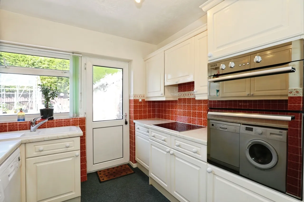 Earls Road, Shavington, Crewe, Cheshire, CW2, photo 6