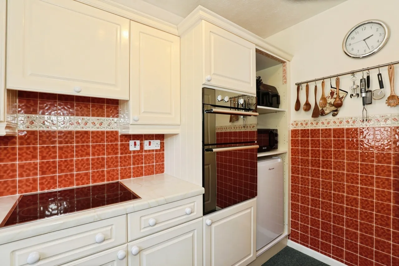 Earls Road, Shavington, Crewe, Cheshire, CW2, photo 8