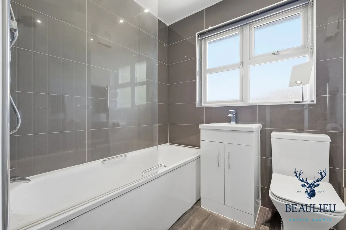 Lovibond Place, Chelmer Village, CM2 6TS, photo 6