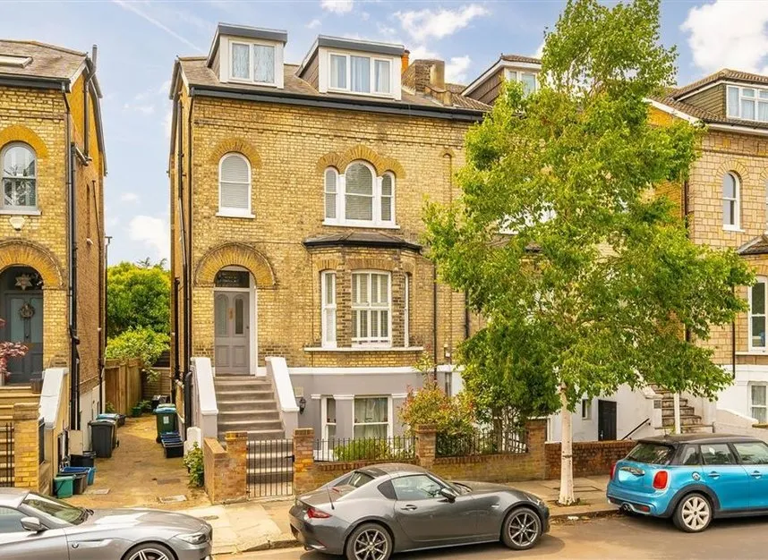 1 bed flat for sale, Stanley Road, Teddington, TW11