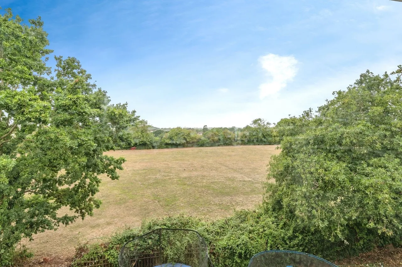 Market Avenue, Wickford, Essex, SS12, photo 2
