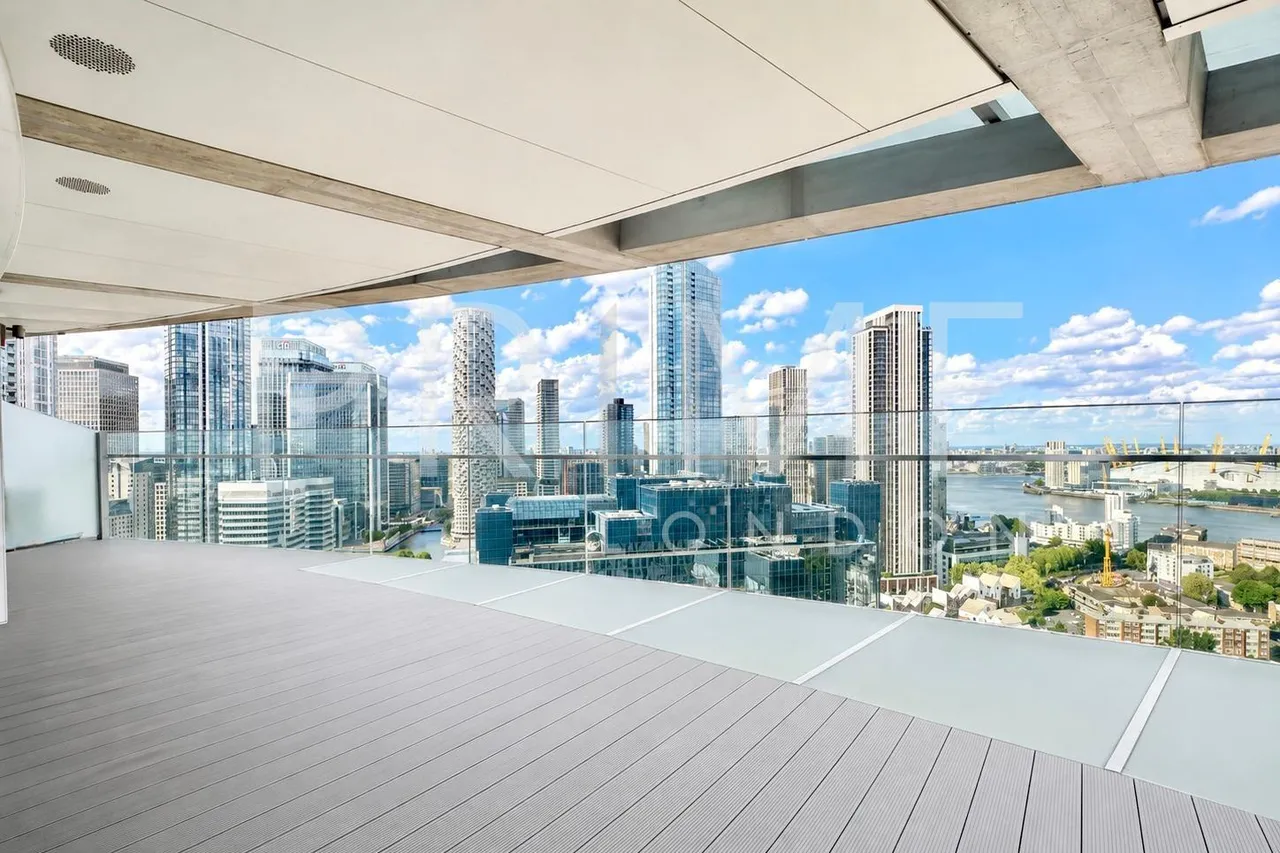 1 bed flat for sale, Crossharbour Plaza, Canary Wharf, E14
