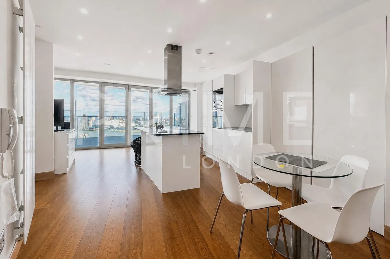 Crossharbour Plaza, Canary Wharf, E14, photo 2