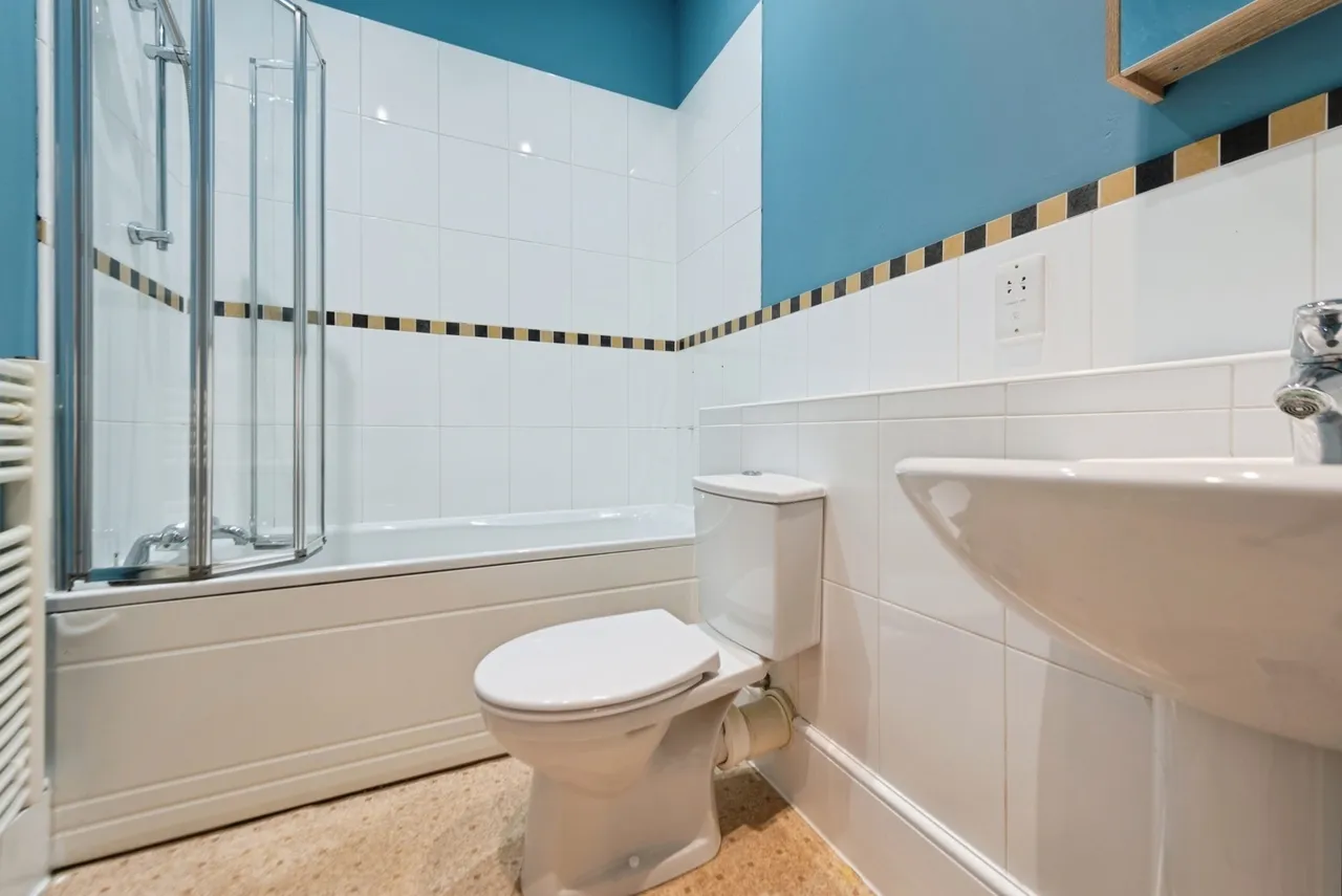 North Square, Knowle, PO17, photo 6
