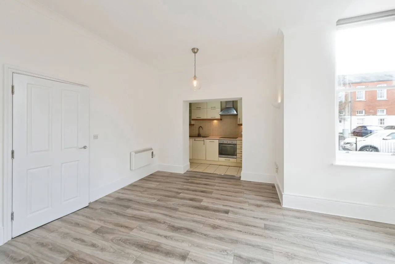 North Square, Knowle, PO17, photo 10