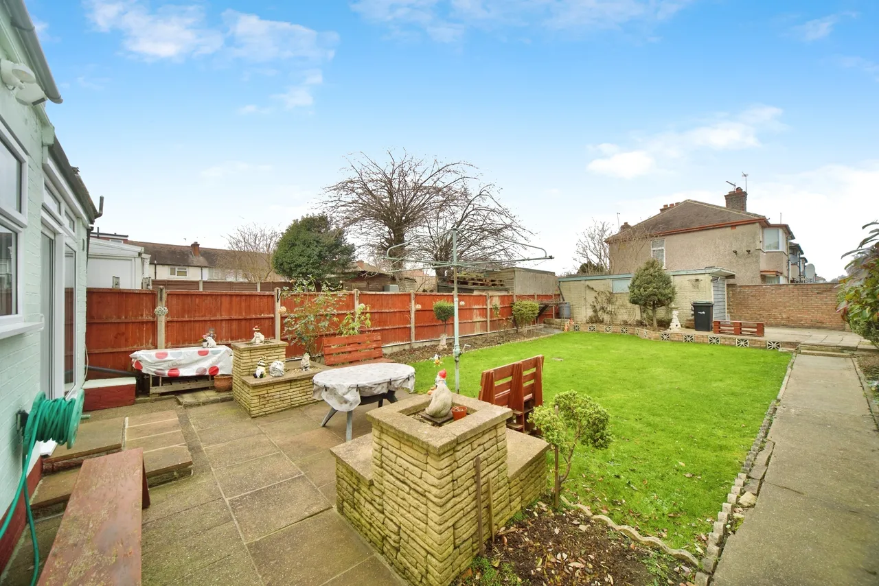 Cambourne Avenue, London, N9, photo 16