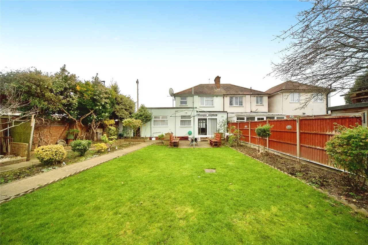Cambourne Avenue, London, N9, photo 18