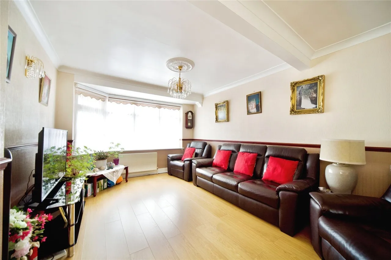 Cambourne Avenue, London, N9, photo 3