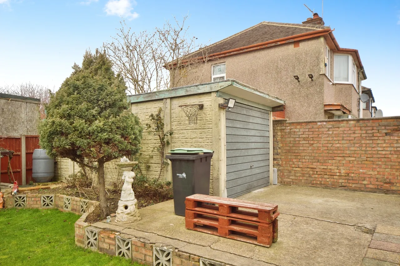 Cambourne Avenue, London, N9, photo 17