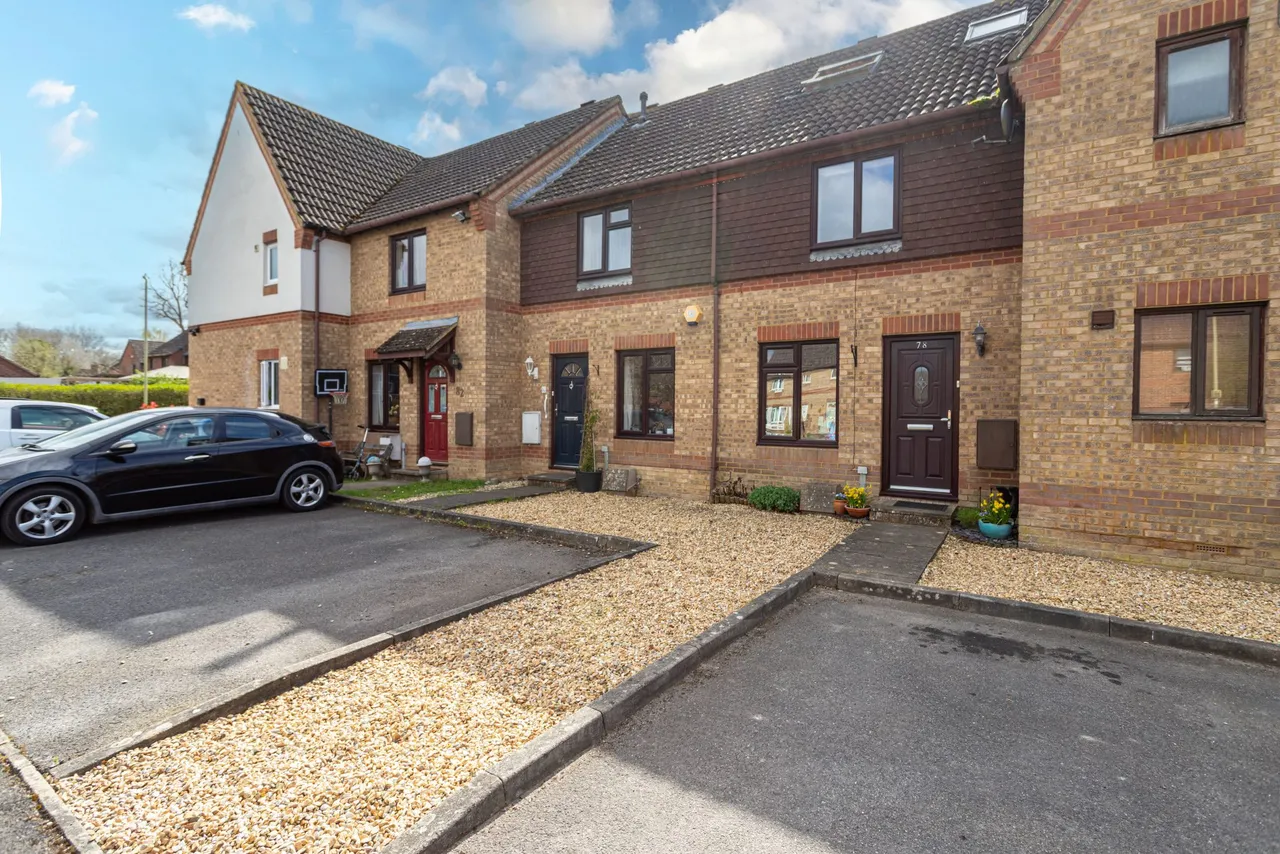 3 bed house for sale — Hop Garden Road, Hook, RG27 9SU