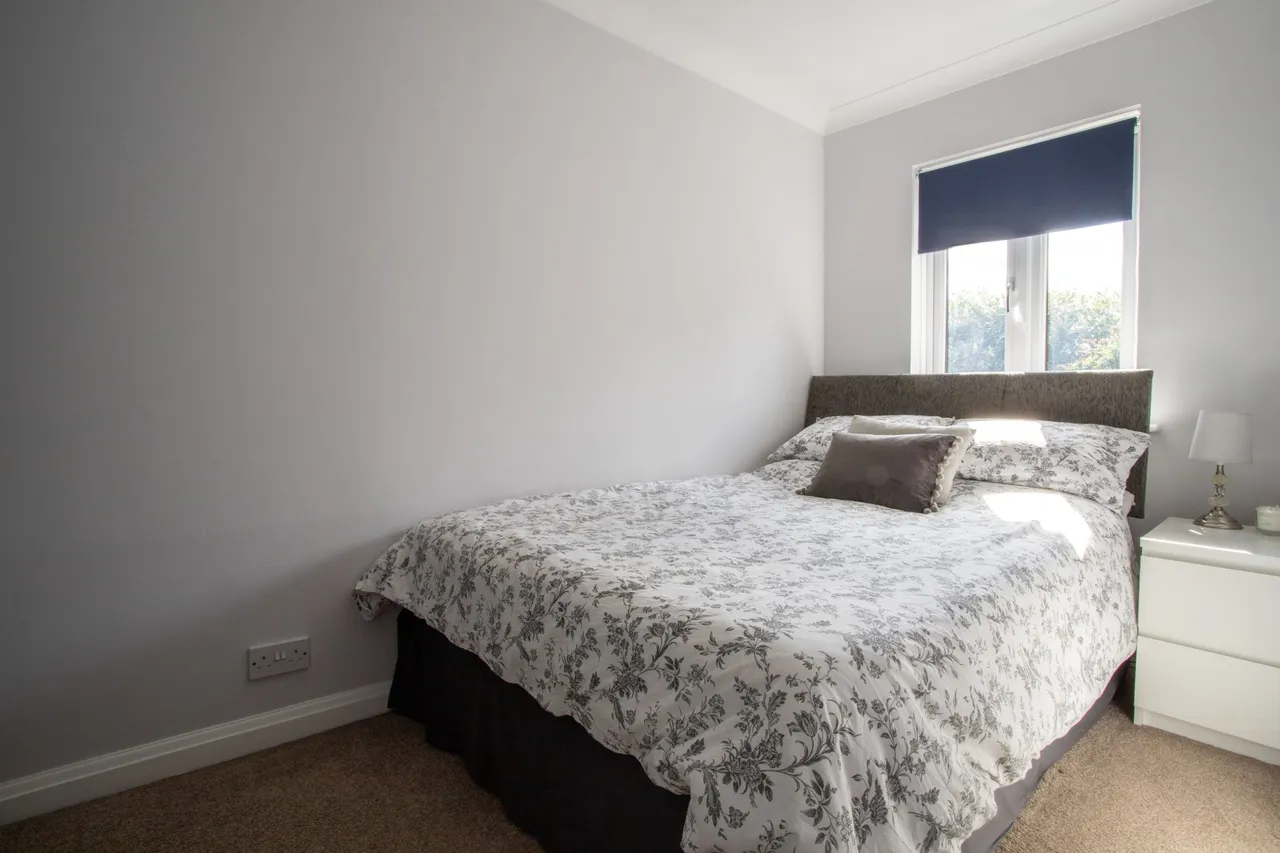 Hop Garden Road, Hook, RG27 9SU, photo 11