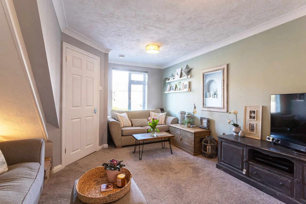 Hop Garden Road, Hook, RG27 9SU, photo 3