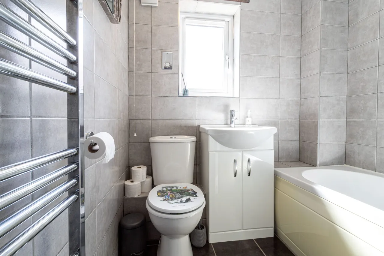 Hop Garden Road, Hook, RG27 9SU, photo 12