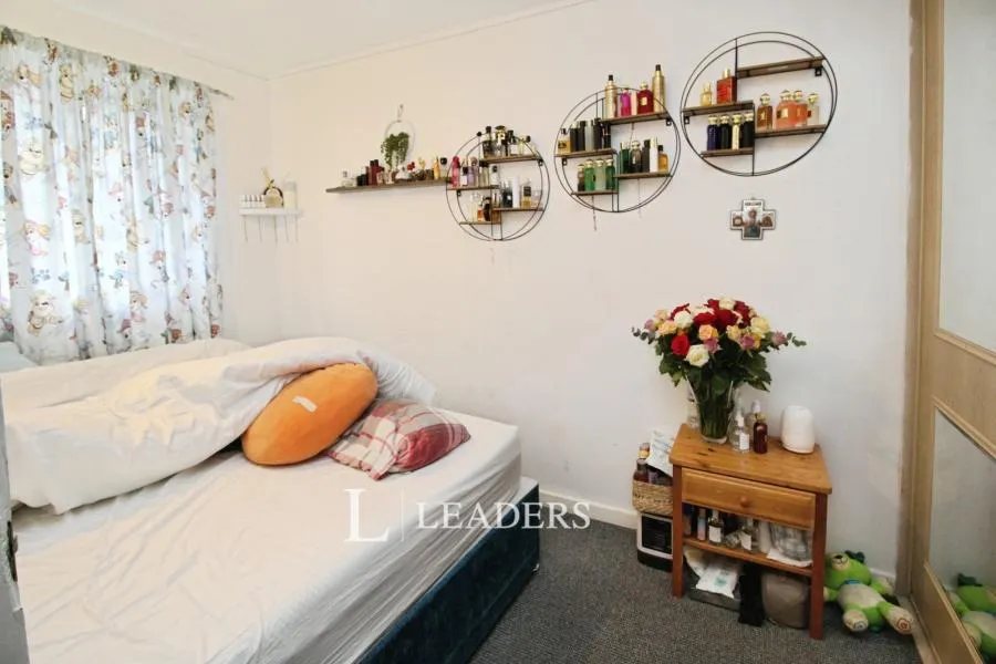 Martin Close, Neath Hill, MK14, photo 7