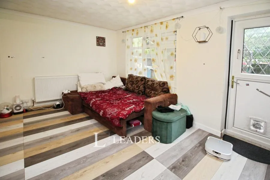 Martin Close, Neath Hill, MK14, photo 6