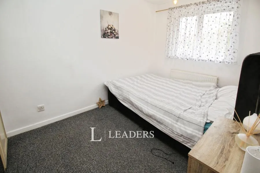 Martin Close, Neath Hill, MK14, photo 8