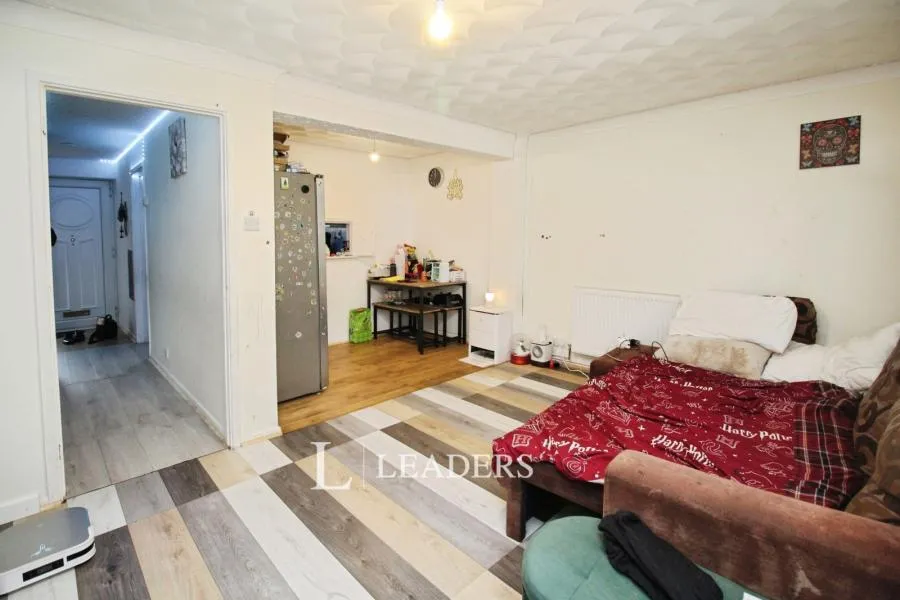 Martin Close, Neath Hill, MK14, photo 3