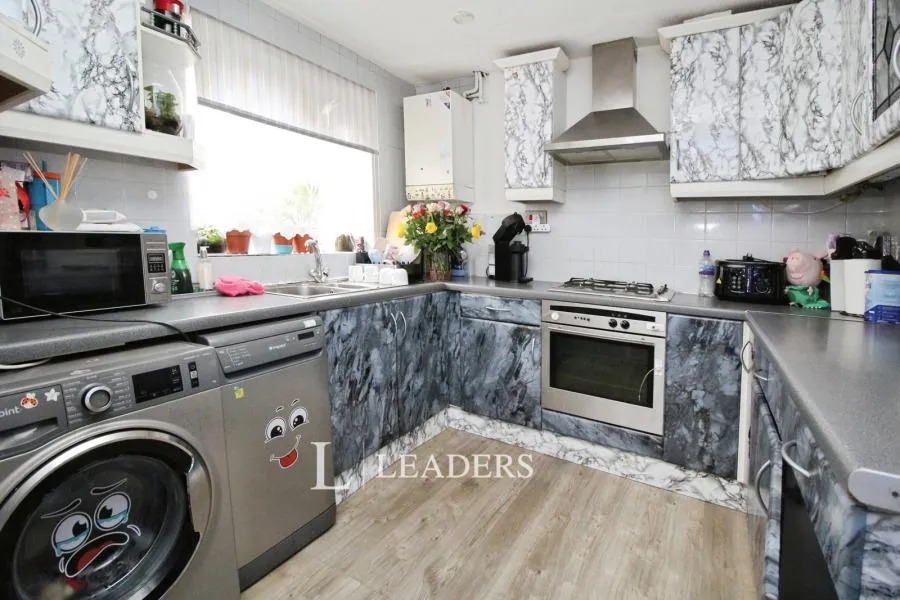 Martin Close, Neath Hill, MK14, photo 4
