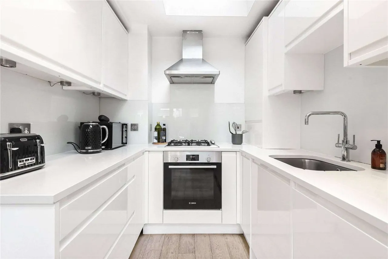 Tregarvon Road, London, SW11, photo 3