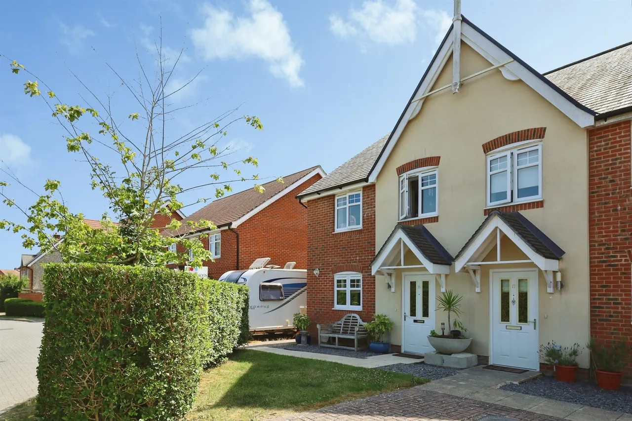 3 bed house for sale, Goldfinch Lane, Hellingly, BN27