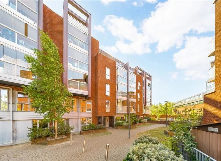 2 bed flat for sale — Wilkinson Close, Cricklewood, NW2