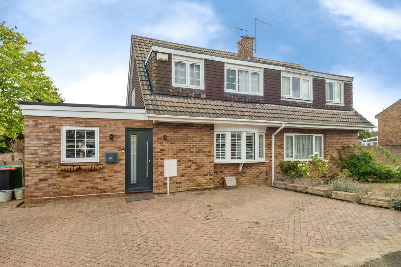 3 bed house for sale — Cornelia Close, Bletchley, Milton Keynes, Buckinghamshire, MK2