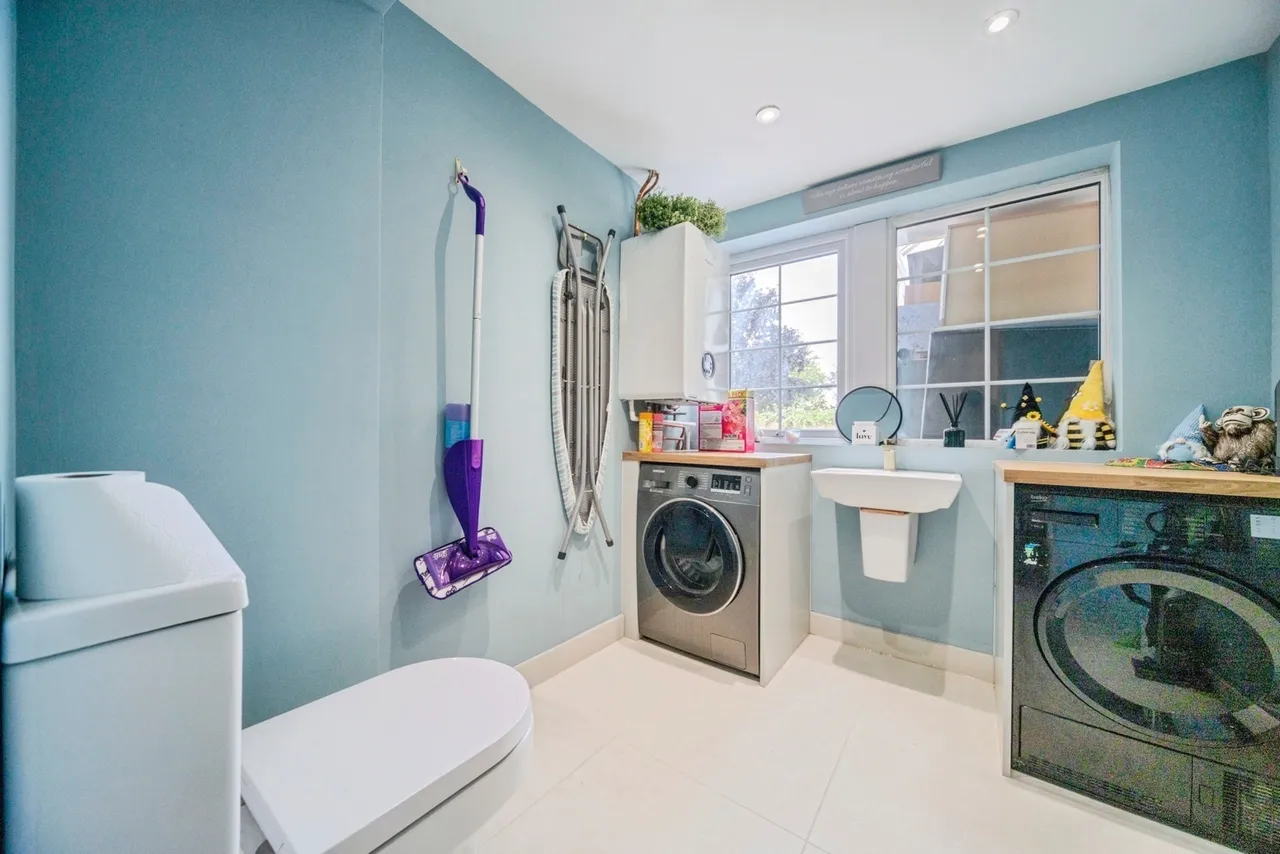 Cornelia Close, Bletchley, Milton Keynes, Buckinghamshire, MK2, photo 11