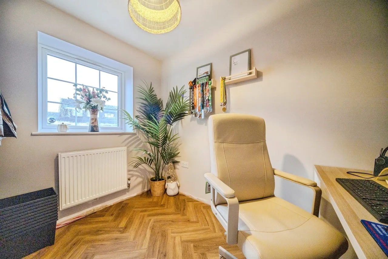 Cornelia Close, Bletchley, Milton Keynes, Buckinghamshire, MK2, photo 5