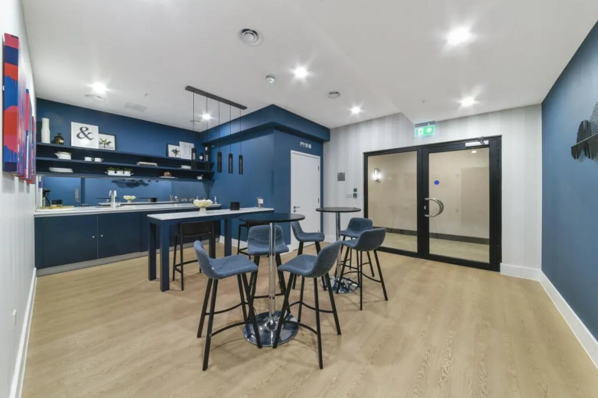 Bouchon Point, Silk District, E1, photo 16