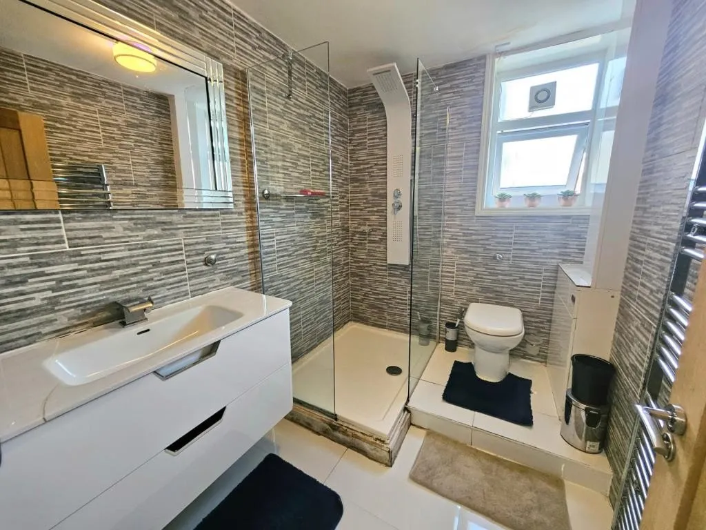 Rostron Avenue, Manchester, M12, photo 20
