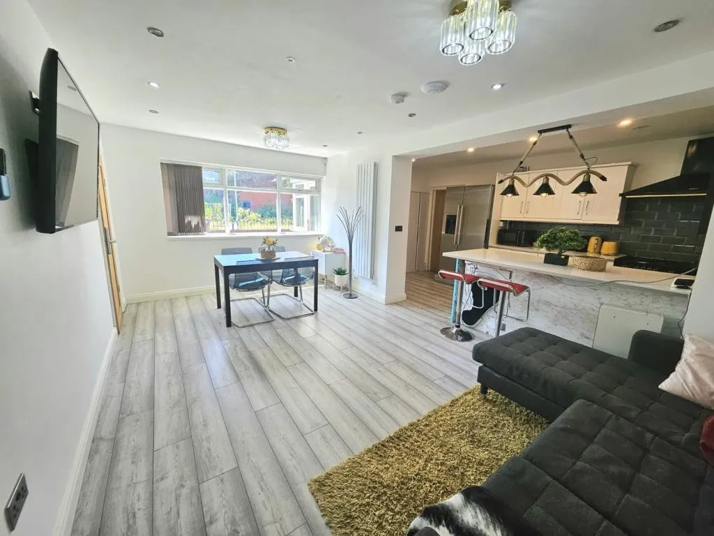 Rostron Avenue, Manchester, M12, photo 4