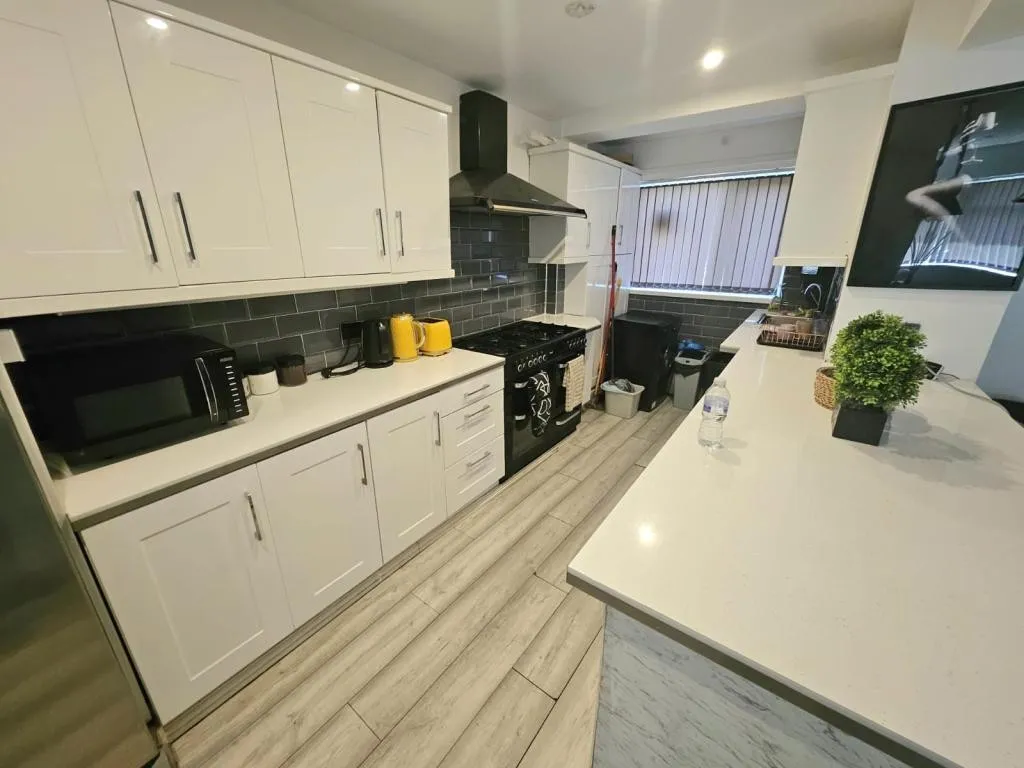 Rostron Avenue, Manchester, M12, photo 8