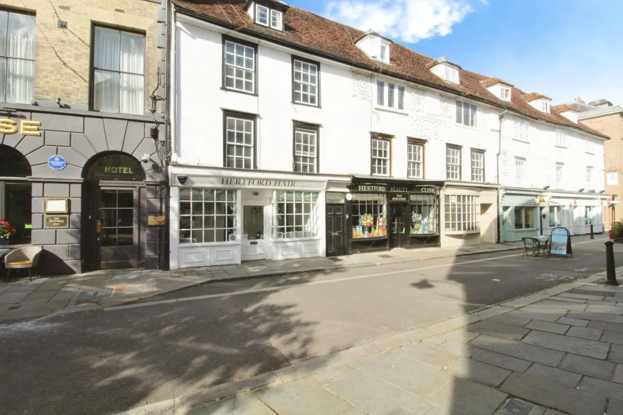 2 bed flat for sale — Fore Street, Hertford