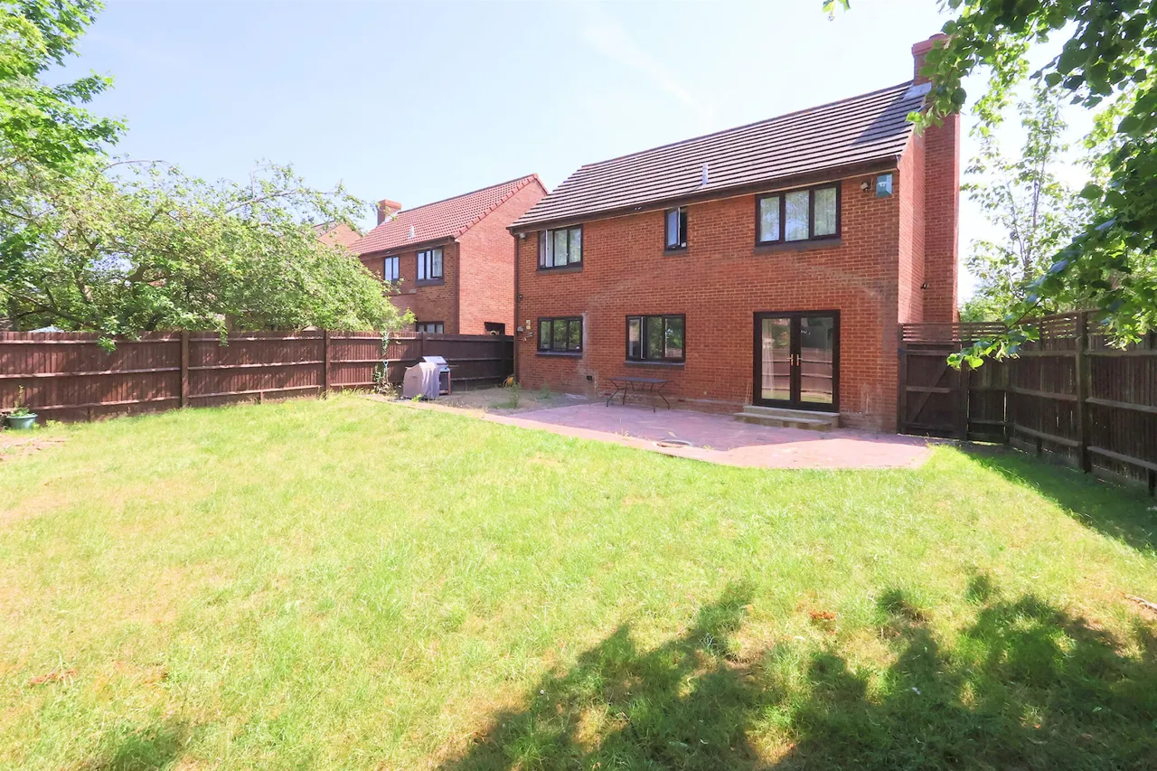 Daffodil Close, Croydon, CR0 8XQ, photo 15