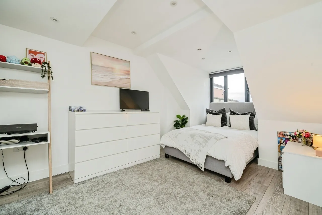 High Street, Leatherhead, KT22, photo 8