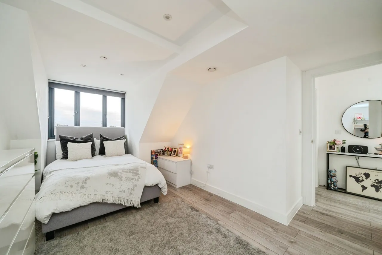 High Street, Leatherhead, KT22, photo 4