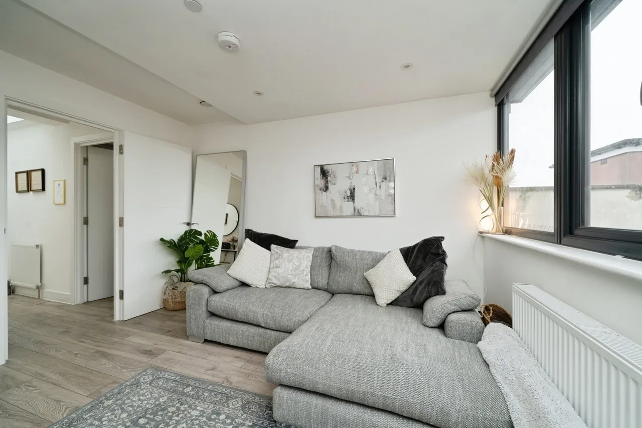 High Street, Leatherhead, KT22, photo 7