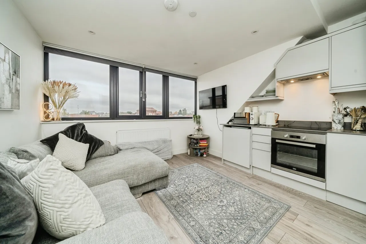 High Street, Leatherhead, KT22, photo 6