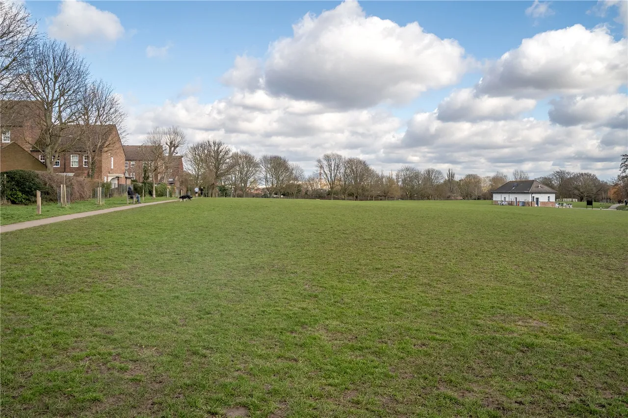 Park Crescent, Twickenham, TW2 6NT, photo 20