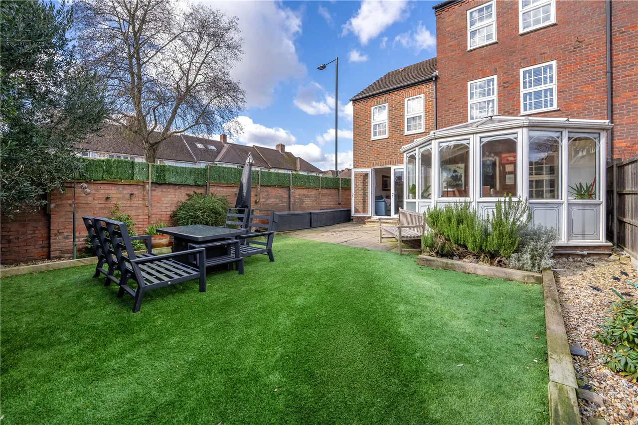 Park Crescent, Twickenham, TW2 6NT, photo 2