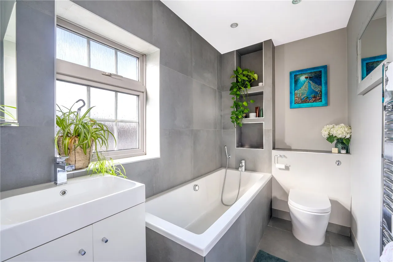 Park Crescent, Twickenham, TW2 6NT, photo 15