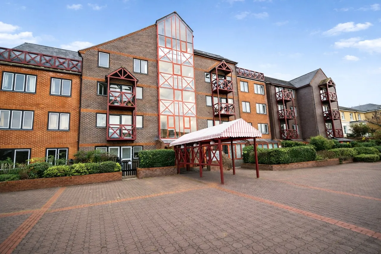 1 bed flat for sale, The Mount, Guildford, GU2