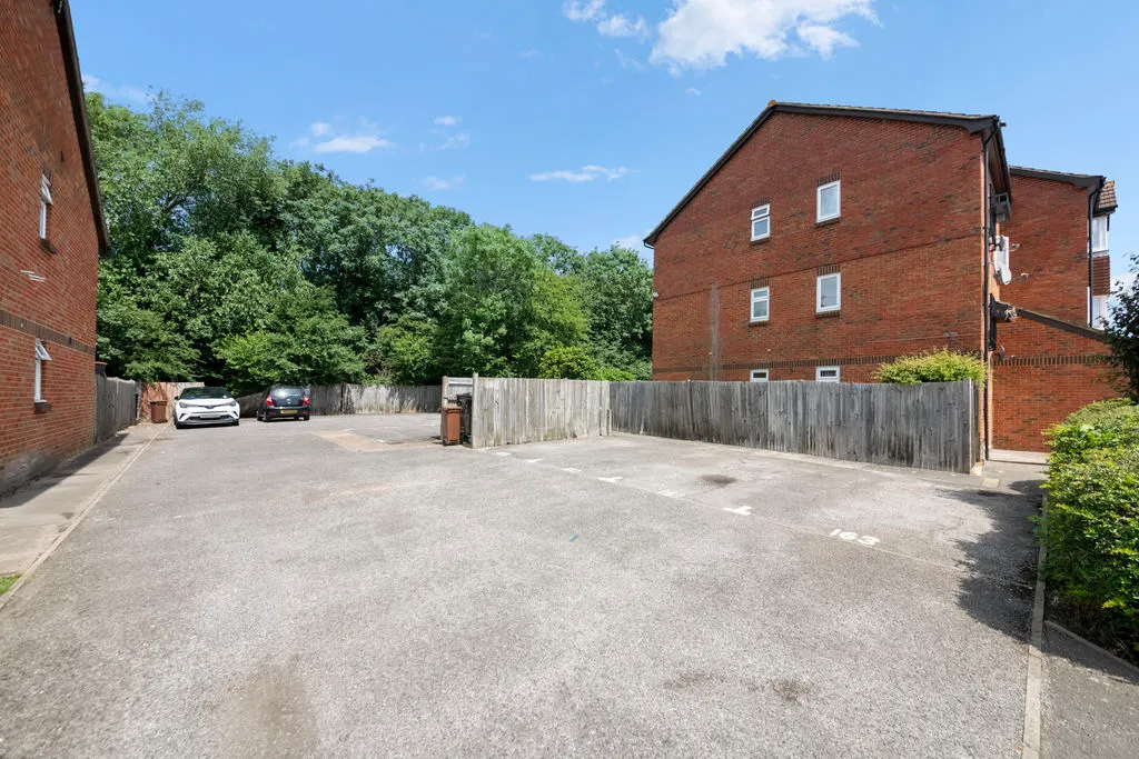 Rabournmead Drive, Northolt, UB5, photo 7