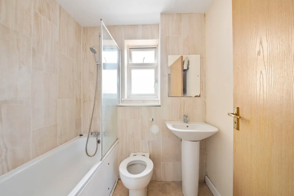 Rabournmead Drive, Northolt, UB5, photo 6
