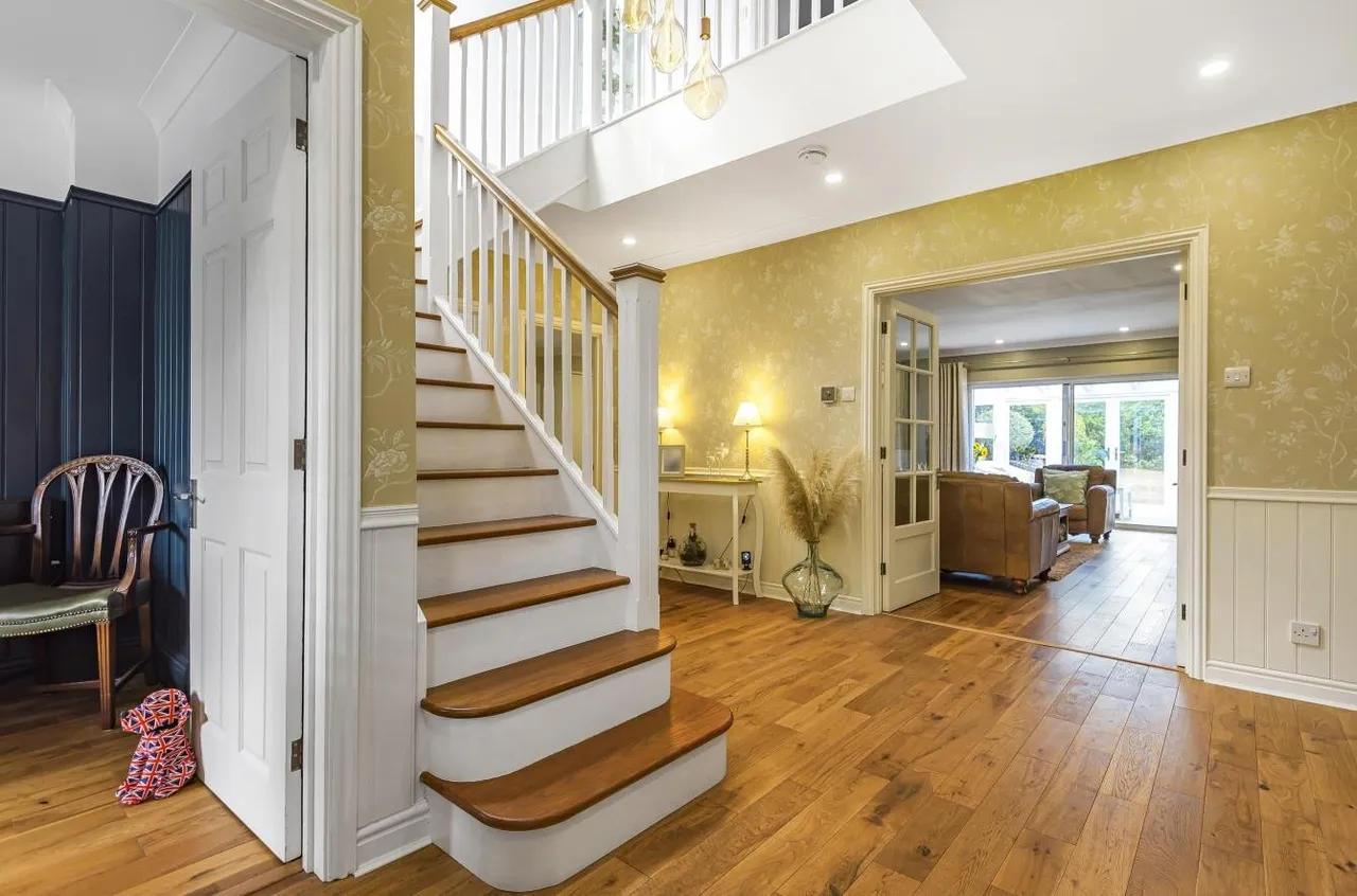 Sandy Croft, Birchfield Grove, Ewell, KT17 3DP, photo 4